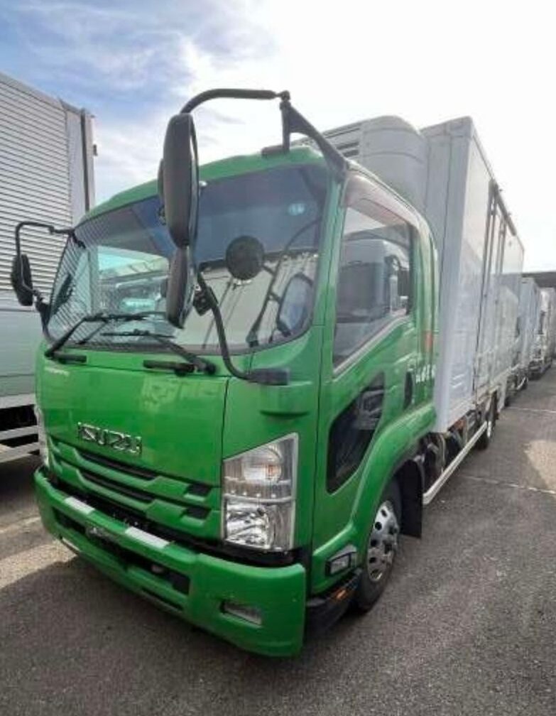 中型冷凍冷蔵バン　いすゞ